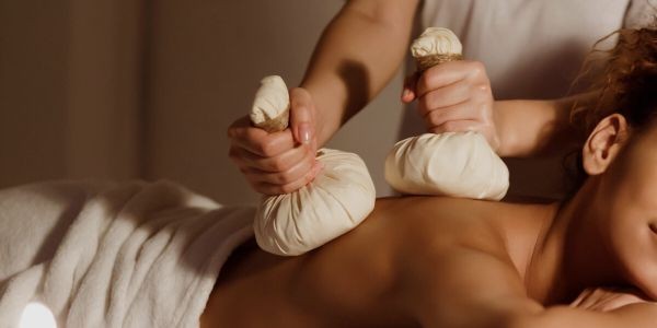 Sabaaydi kokosstempelmassage