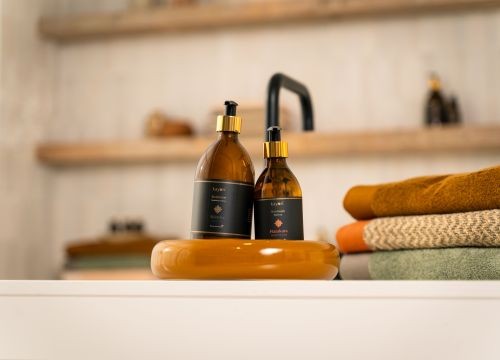 Zachte verzorgingsproducten geïnspireerd op de Japanse badrituelen.